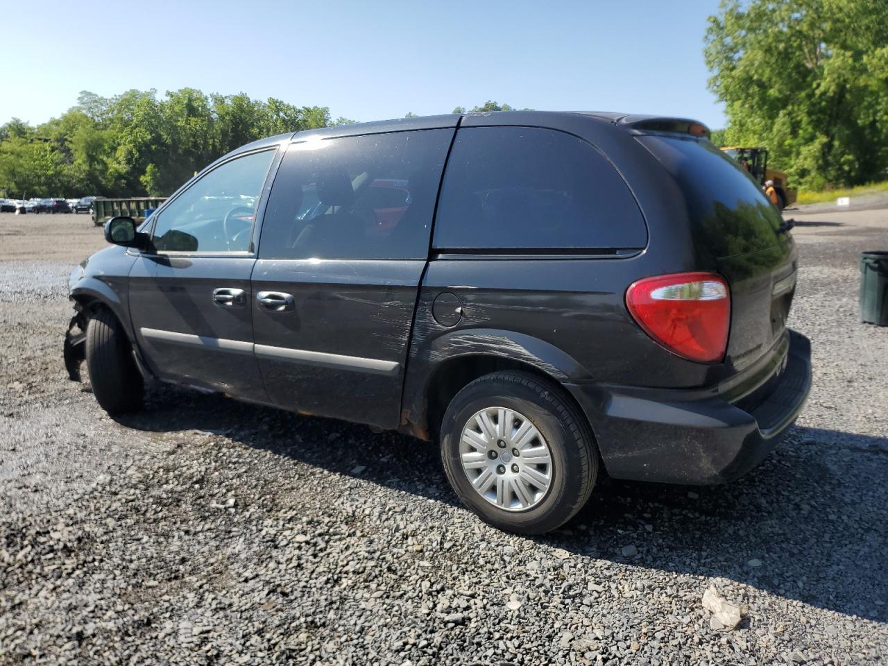2006 Chrysler Town & Country - Image 2