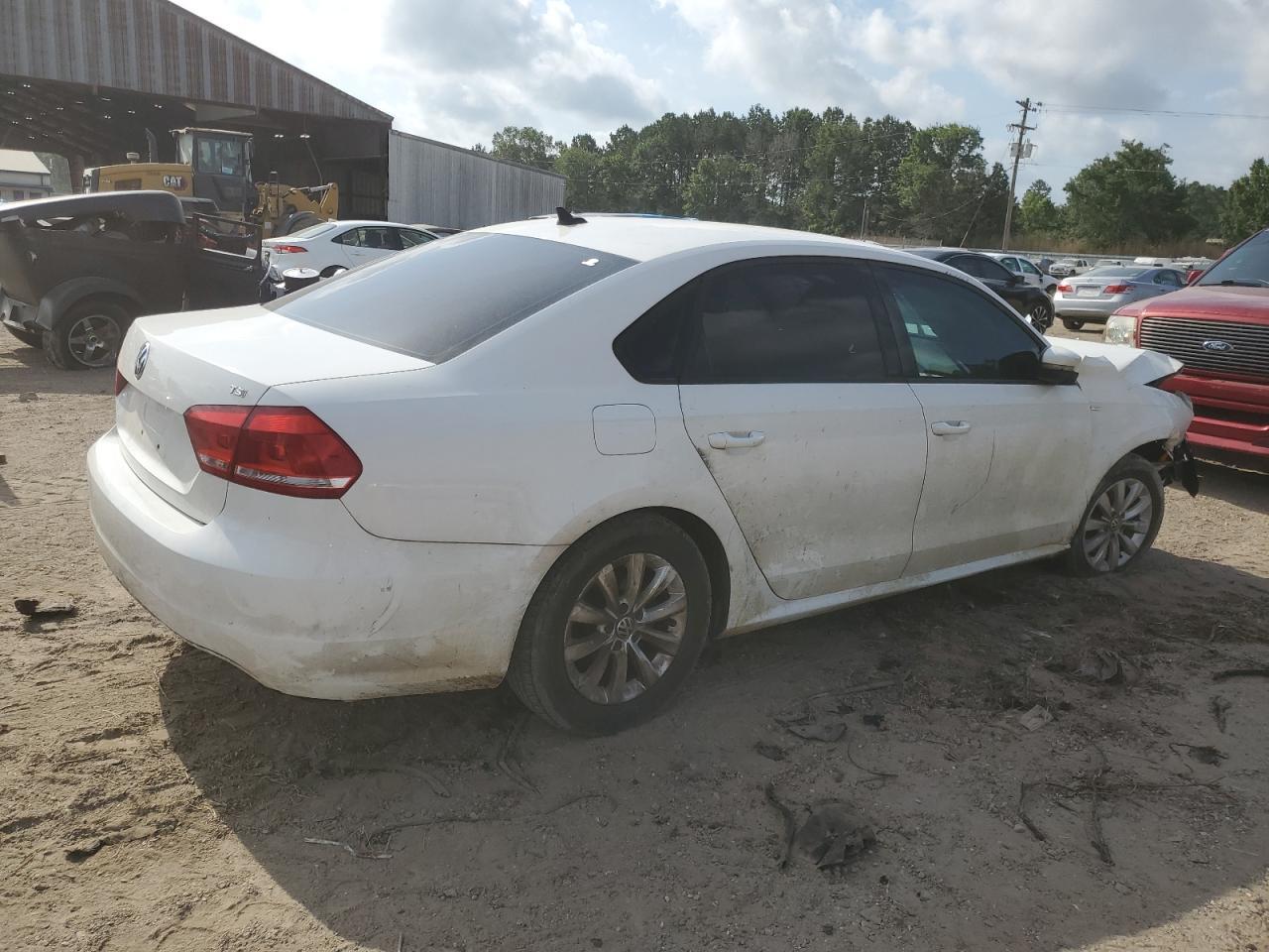2014 Volkswagen Passat S - Фото 3