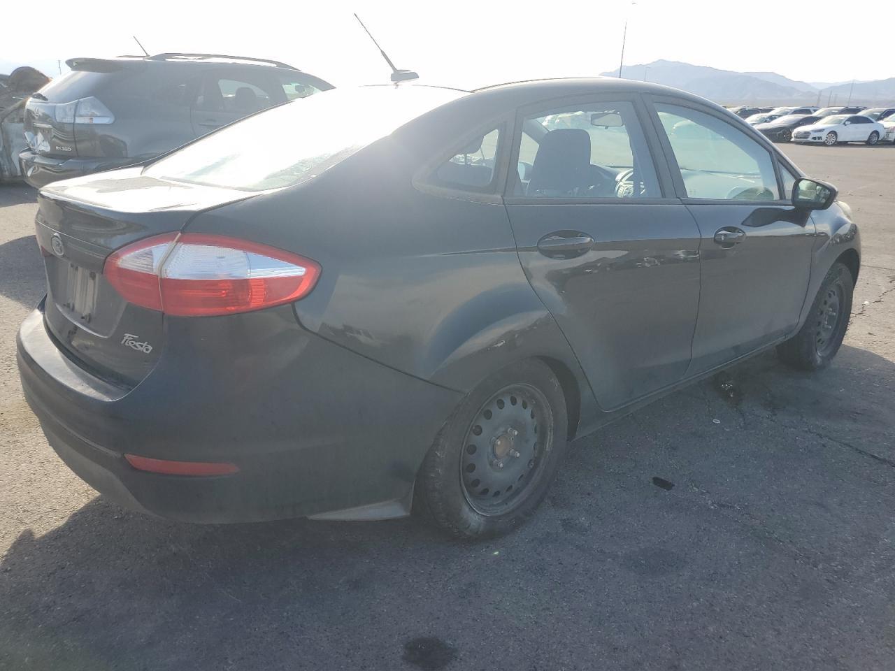2015 Ford Fiesta S - Фото 3
