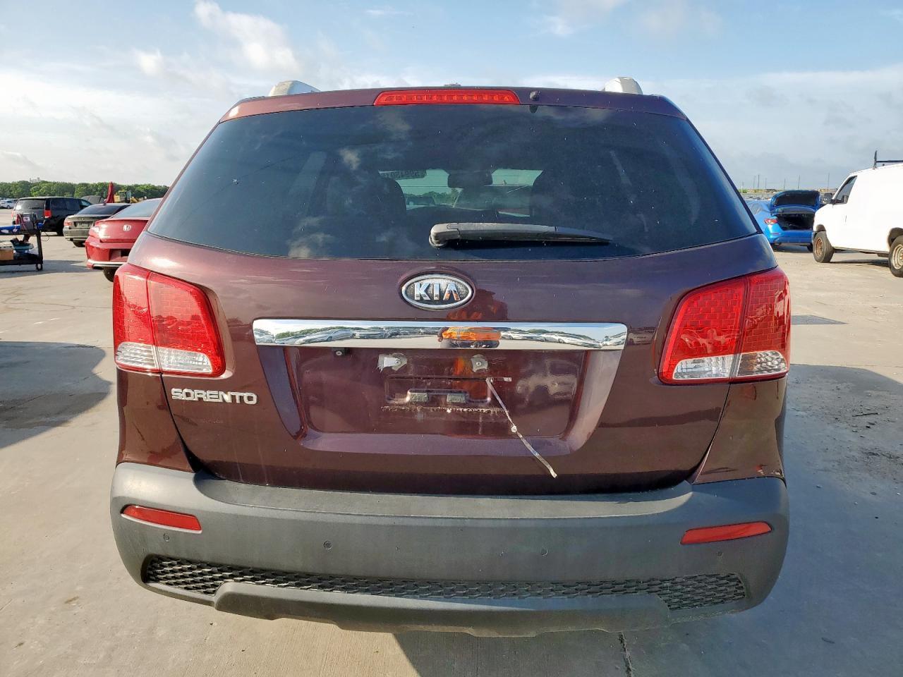 2012 Kia Sorento Lx - Image 6