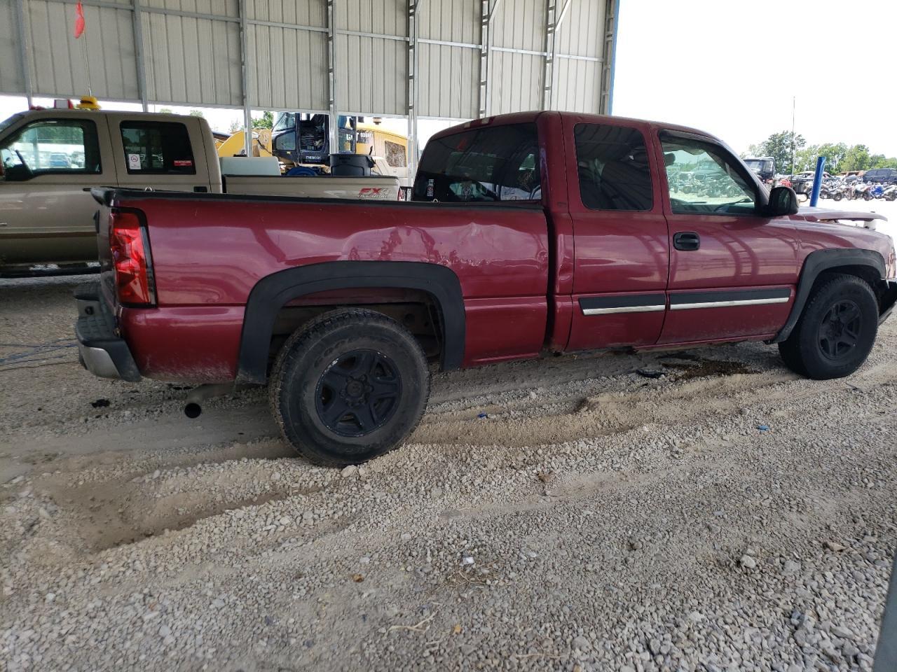 2004 Chevrolet Silverado C1500 - Image 3