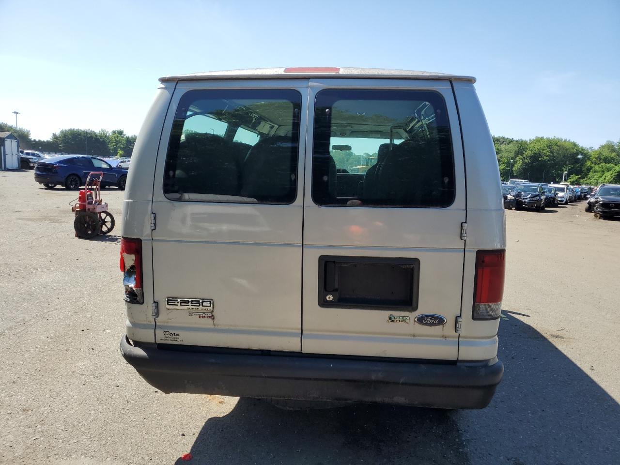 2012 Ford Econoline E250 Van - Фото 6