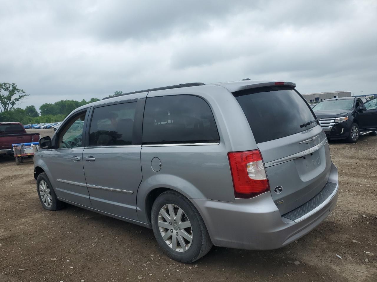 2014 Chrysler Town & Country Touring - Фото 2