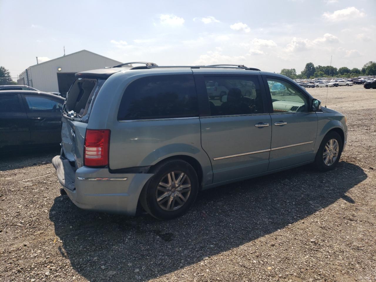 2009 Chrysler Town & Country Limited - Image 3