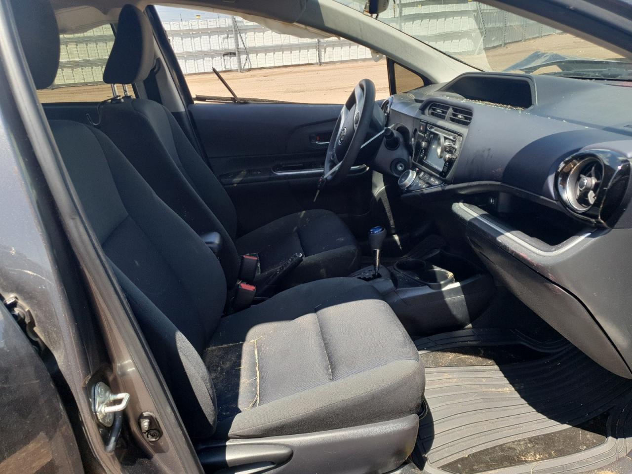 2015 Toyota Prius C - Image 7