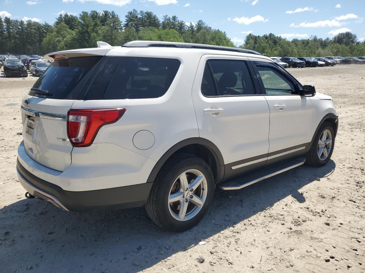 2017 Ford Explorer Xlt - Фото 3