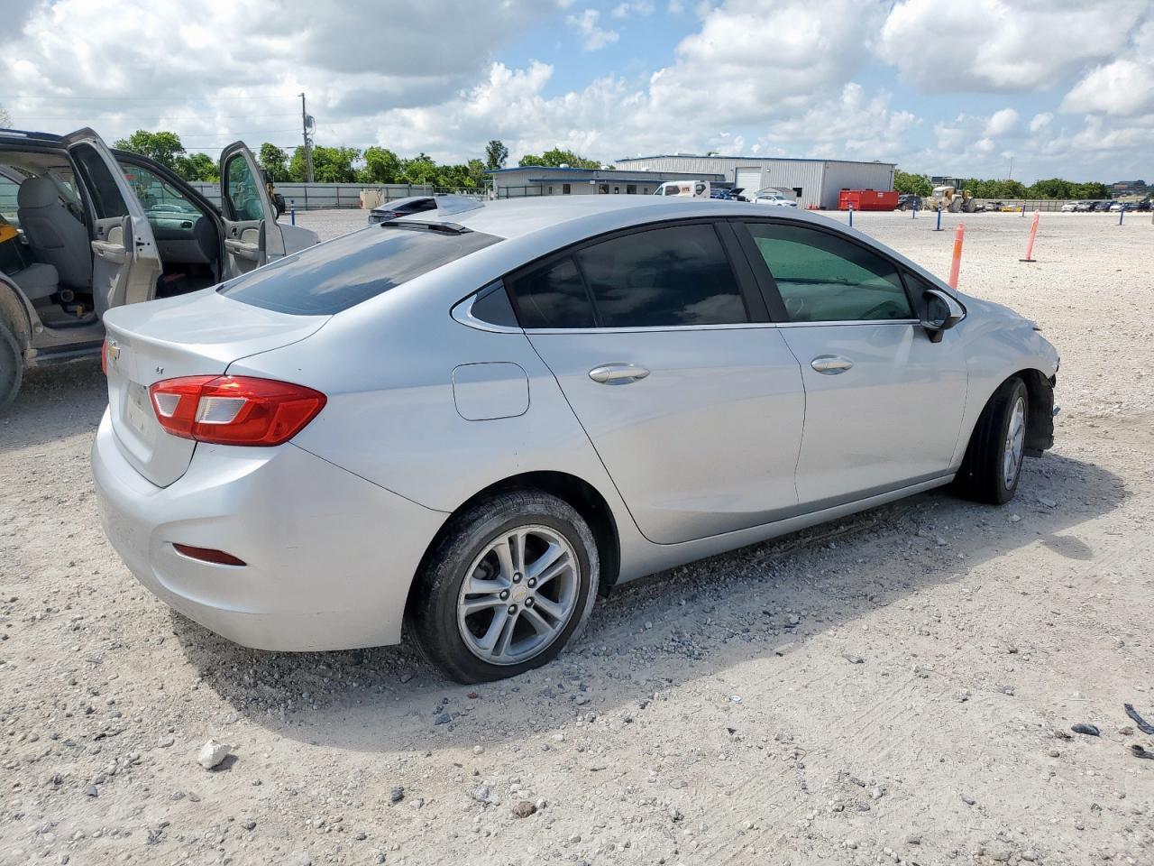 2017 Chevrolet Cruze Lt - Image 3