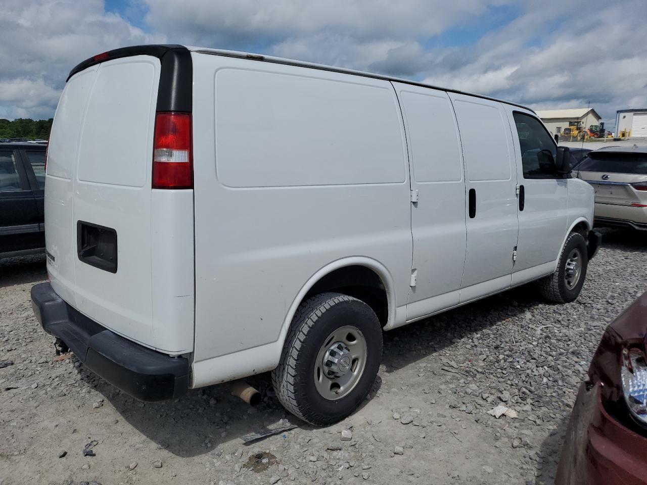 2017 Chevrolet Express G2500 - Фото 3