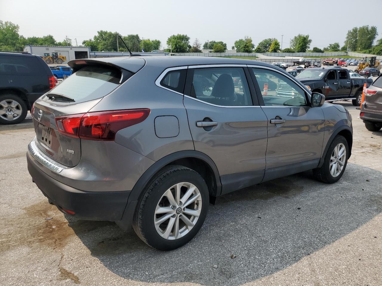 2019 Nissan Rogue Sport S - Image 3