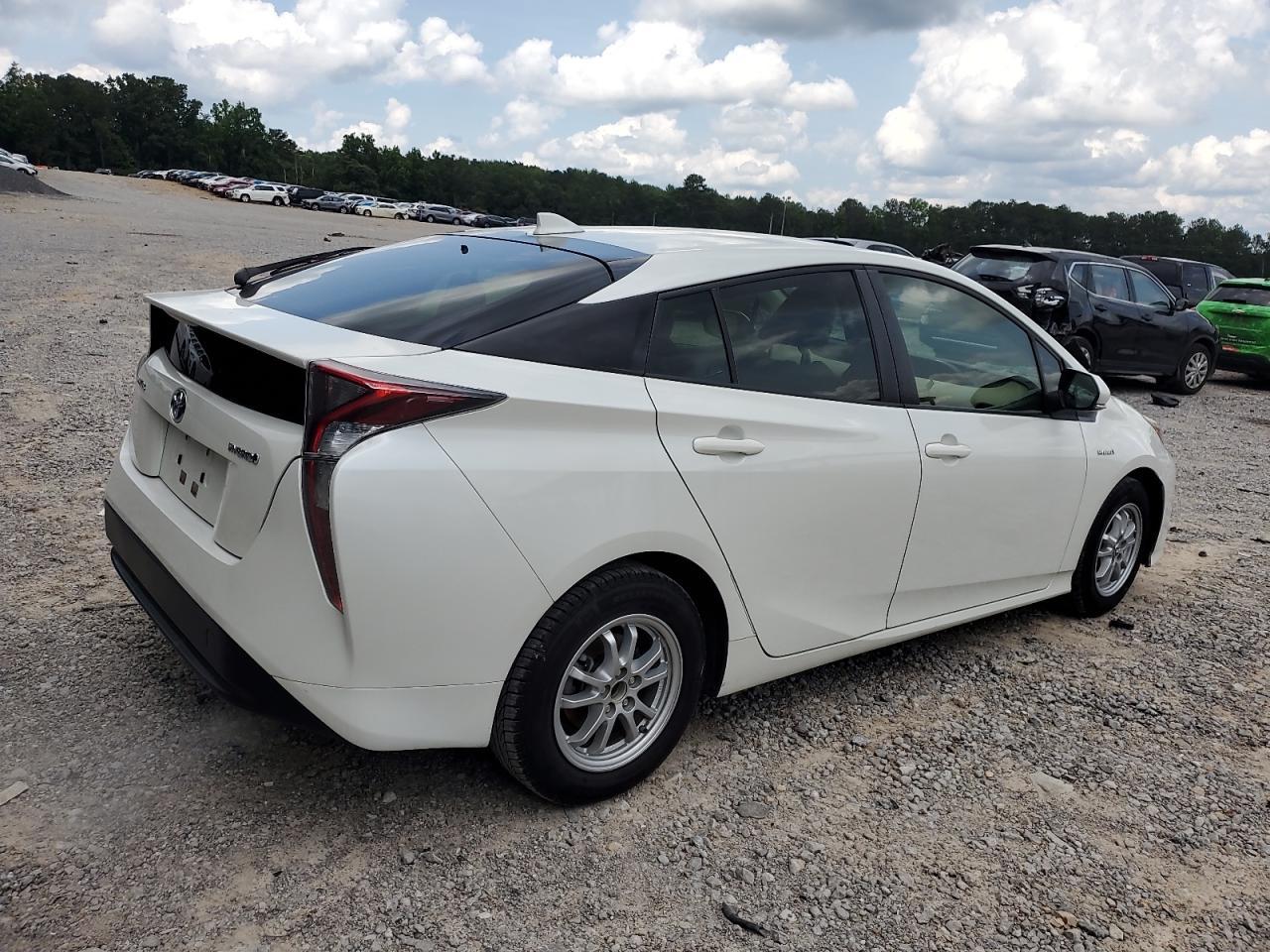 2016 Toyota Prius - Image 3