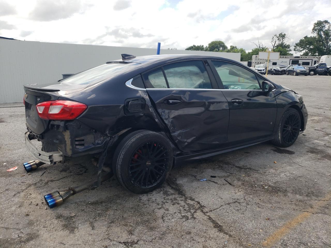 2016 Chevrolet Cruze Lt - Image 3