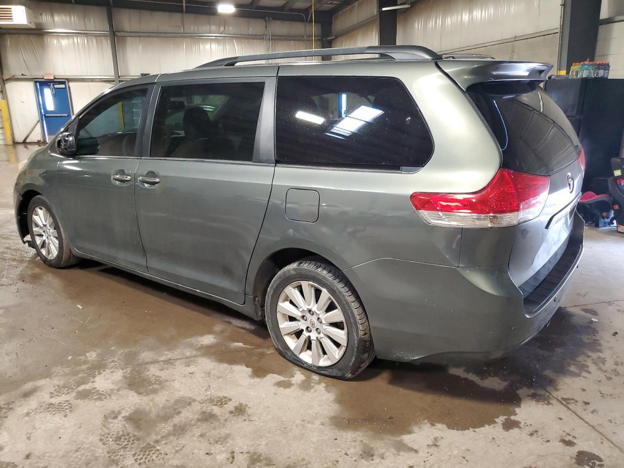 2012 Toyota Sienna Xle - Фото 2