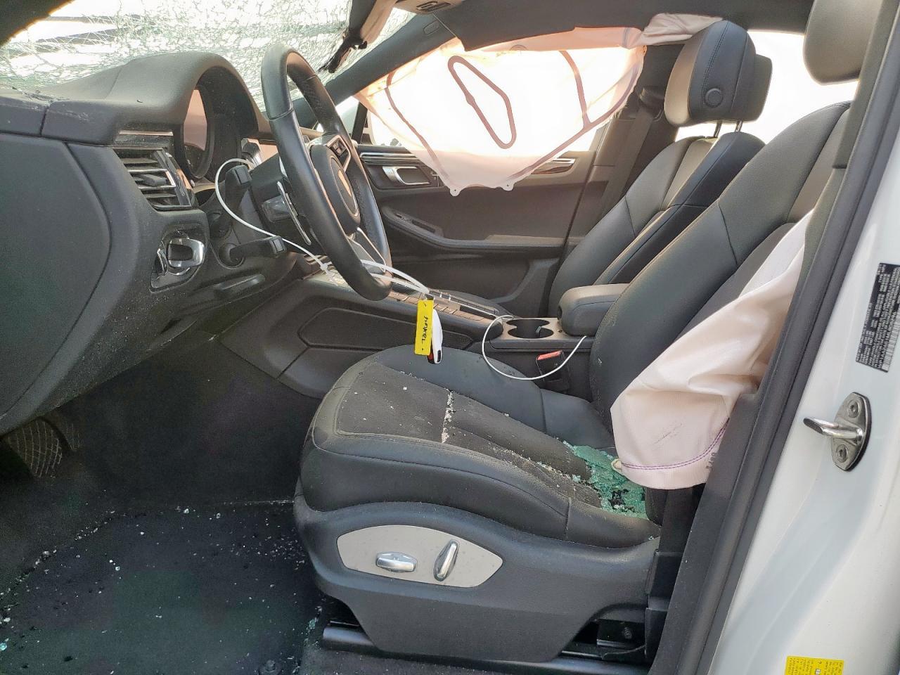 2021 Porsche Macan - Image 7