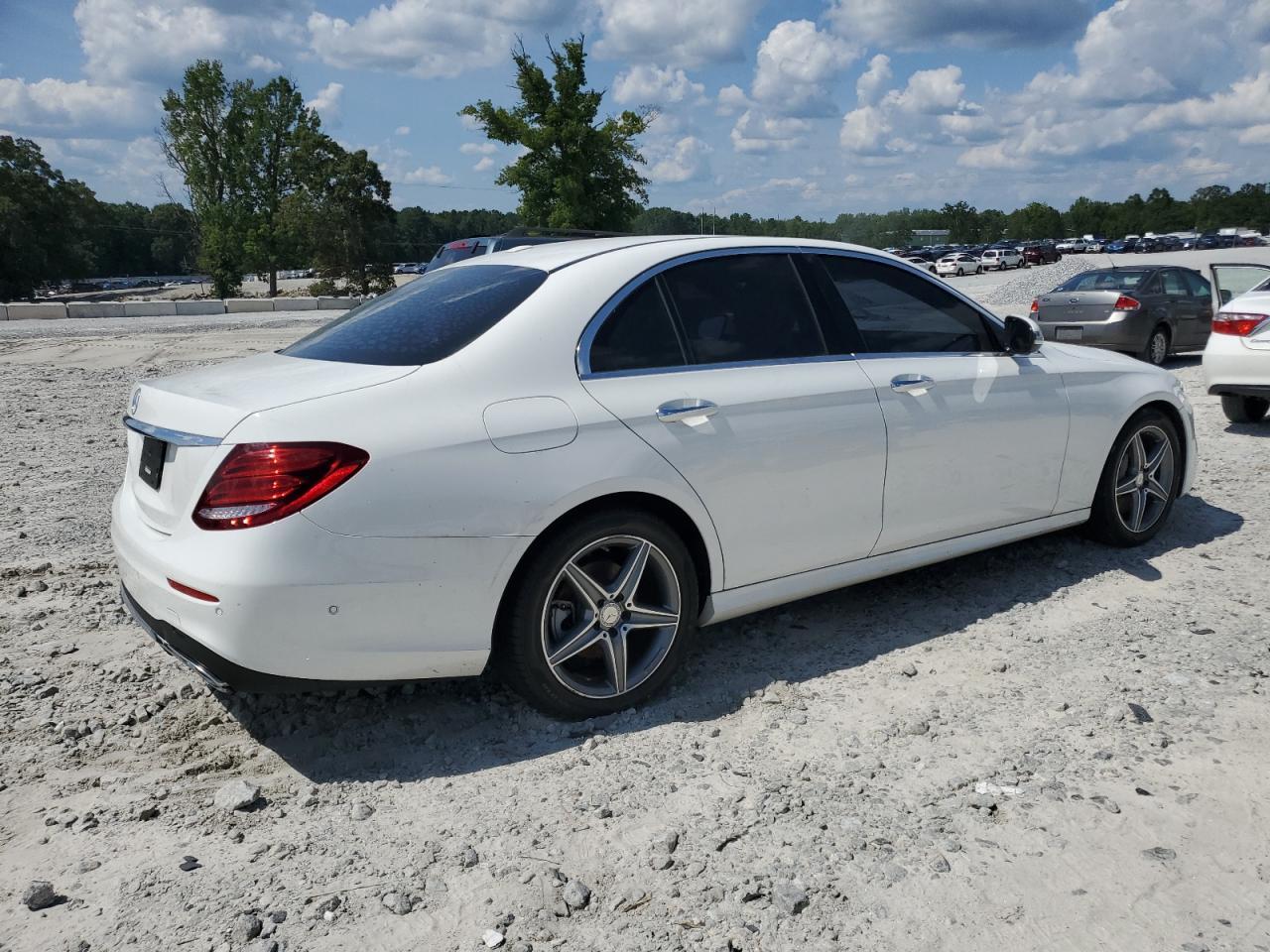 2017 Mercedes-Benz E 300 - Фото 3