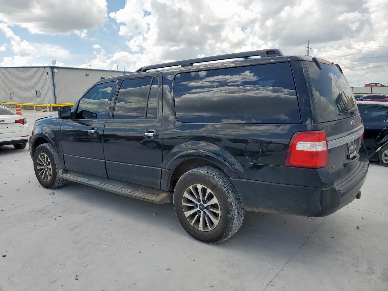 2017 Ford Expedition El Xlt - Image 2