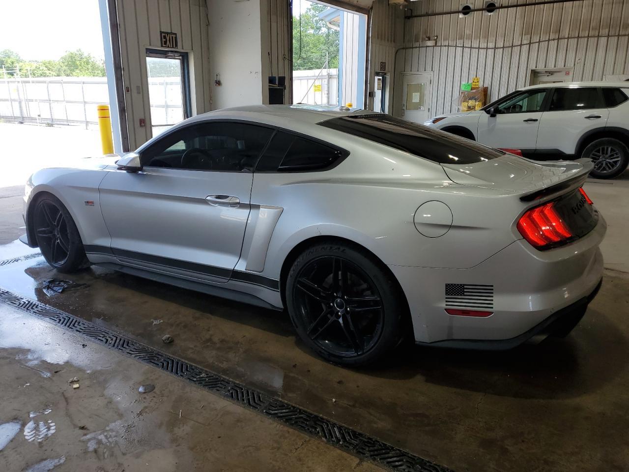 2019 Ford Mustang Gt - Фото 2