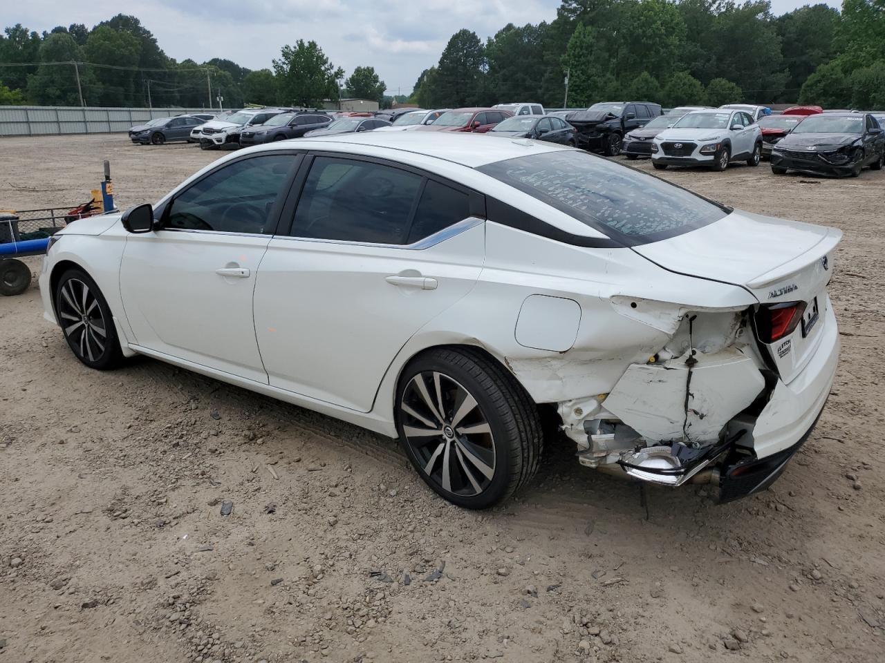 2019 Nissan Altima Sr - Фото 2