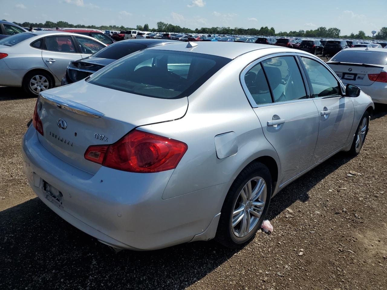 2011 Infiniti G37 - Image 3