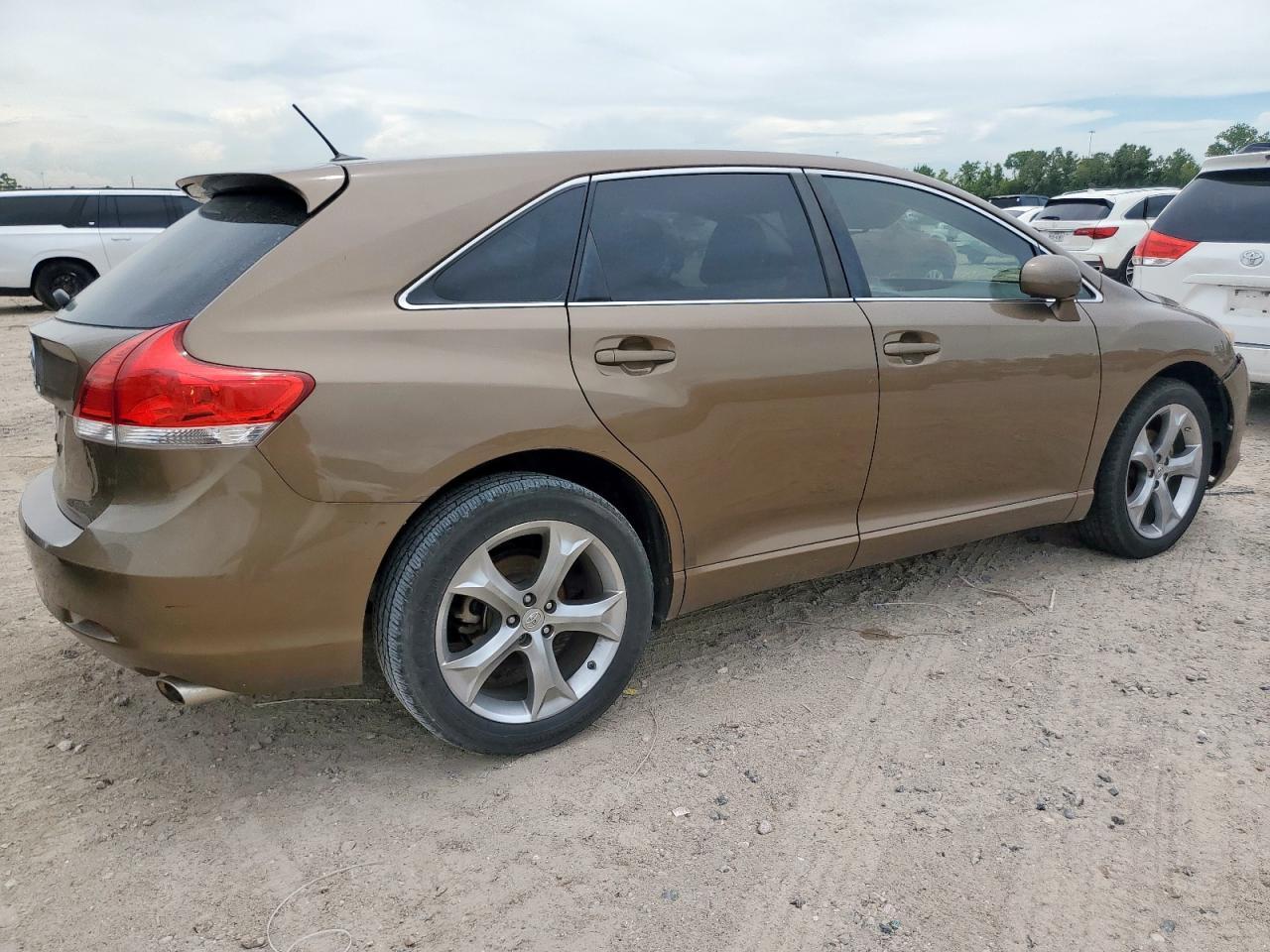 2010 Toyota Venza - Image 3