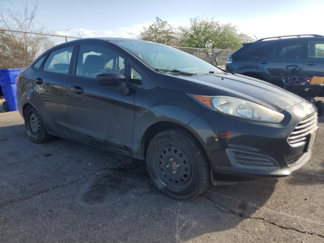 2015 Ford Fiesta S - Фото 4