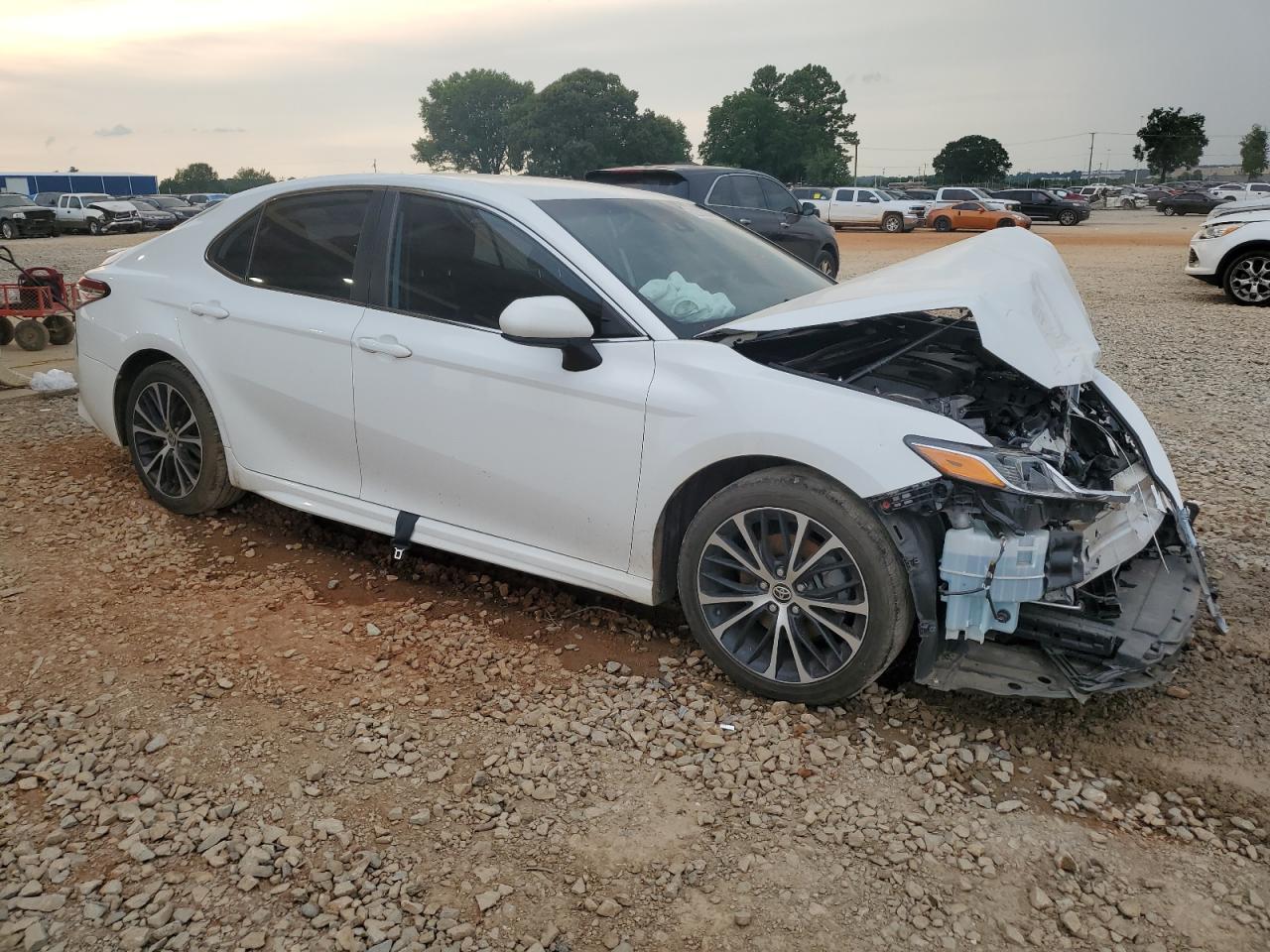 2020 Toyota Camry Se - Фото 4