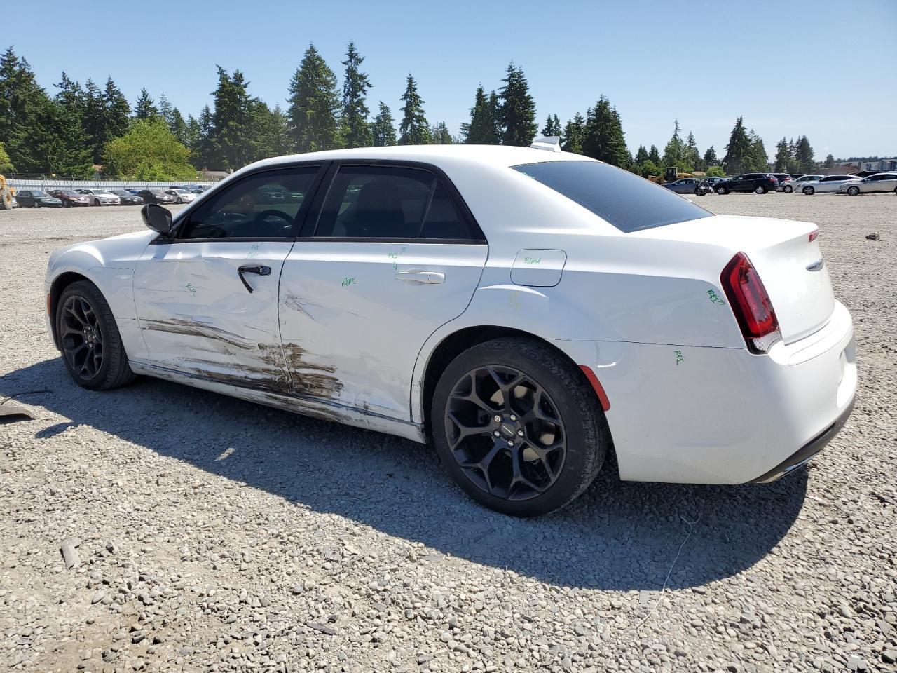 2019 Chrysler 300 Touring - Фото 2