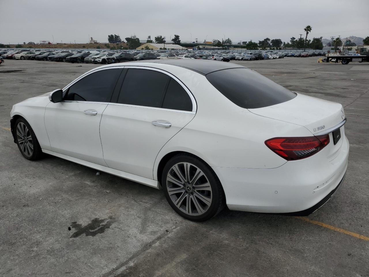 2022 Mercedes-Benz E 350 - Фото 2
