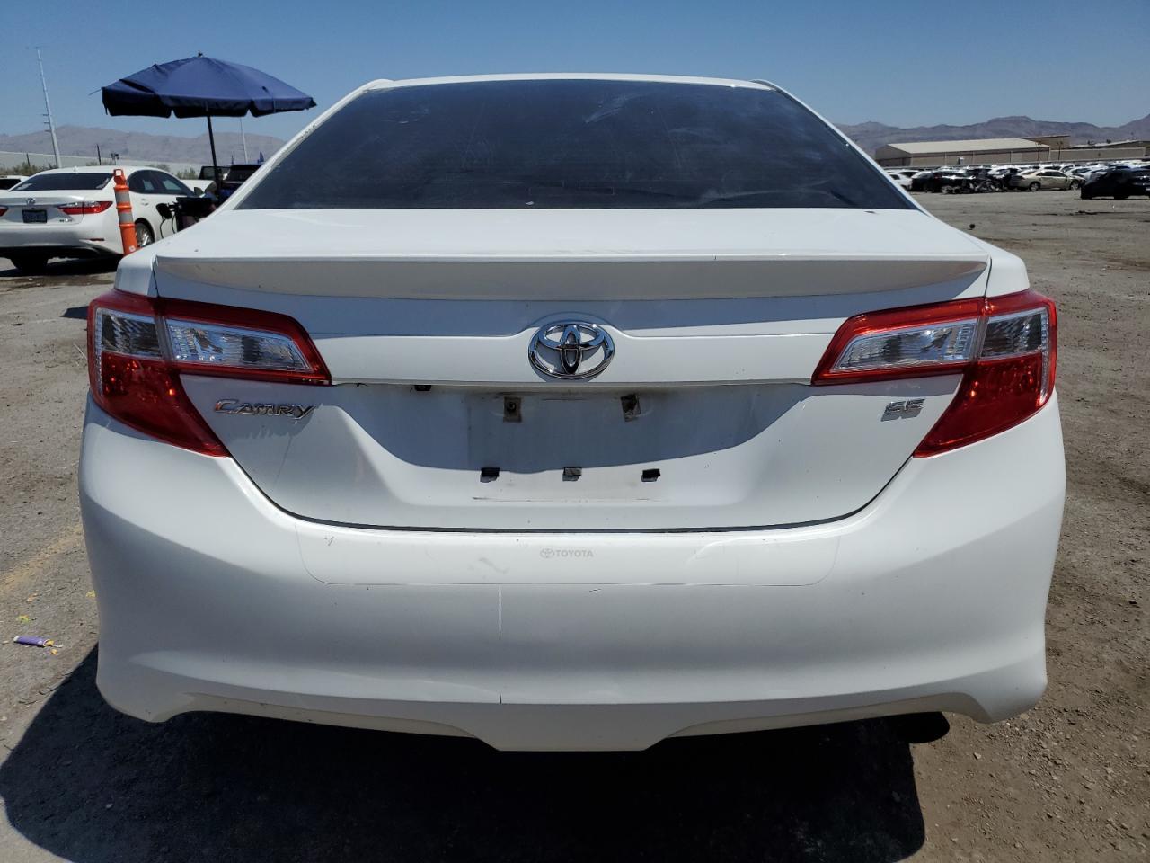 2014 Toyota Camry L - Фото 6