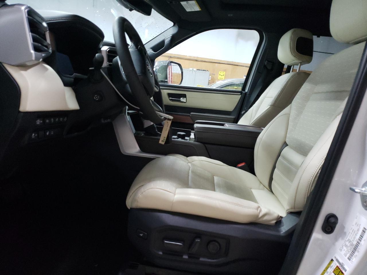2024 Toyota Tundra Crewmax Platinum - Image 7