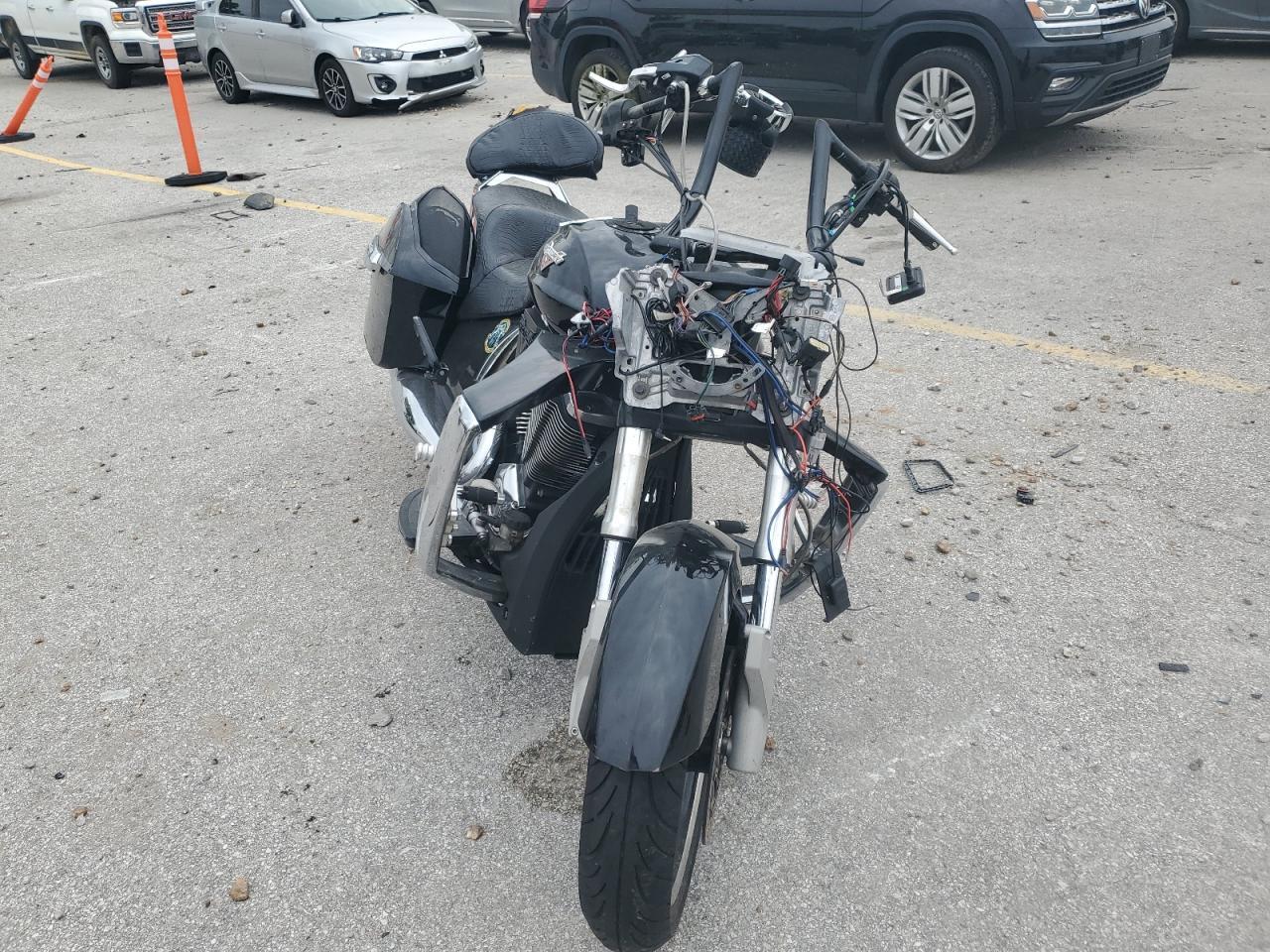 2011 Victory Motorcycles Cross Country Standard - Фото 2