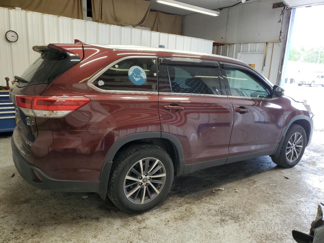 2019 Toyota Highlander Se - Фото 3