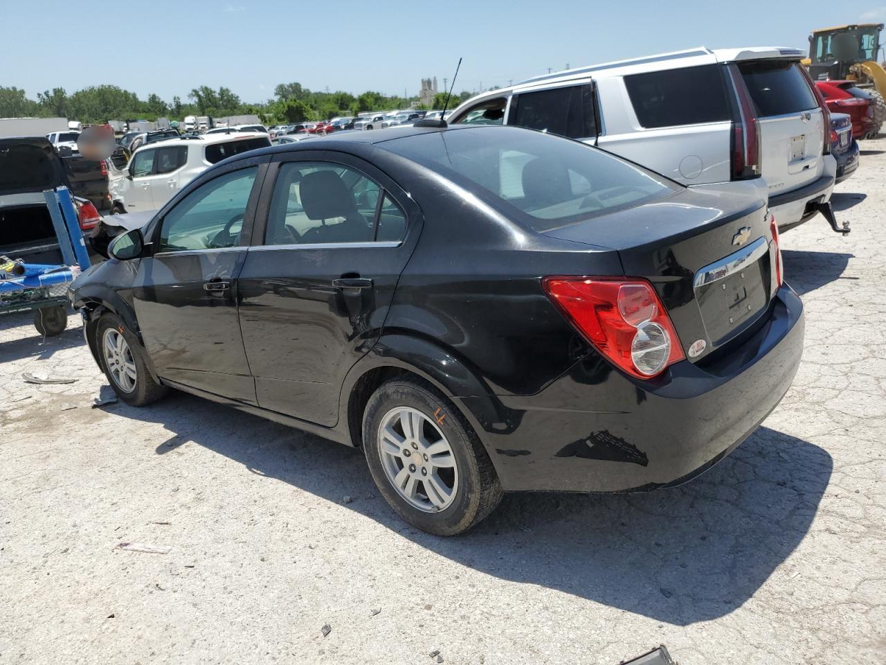 2016 Chevrolet Sonic Lt - Фото 2