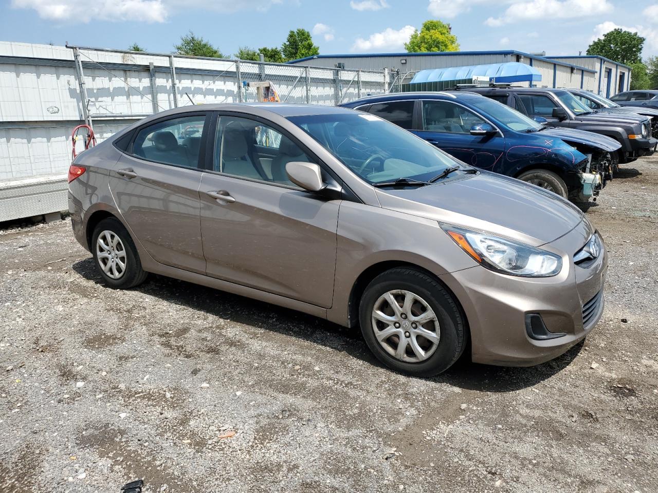 2013 Hyundai Accent Gls - Фото 4