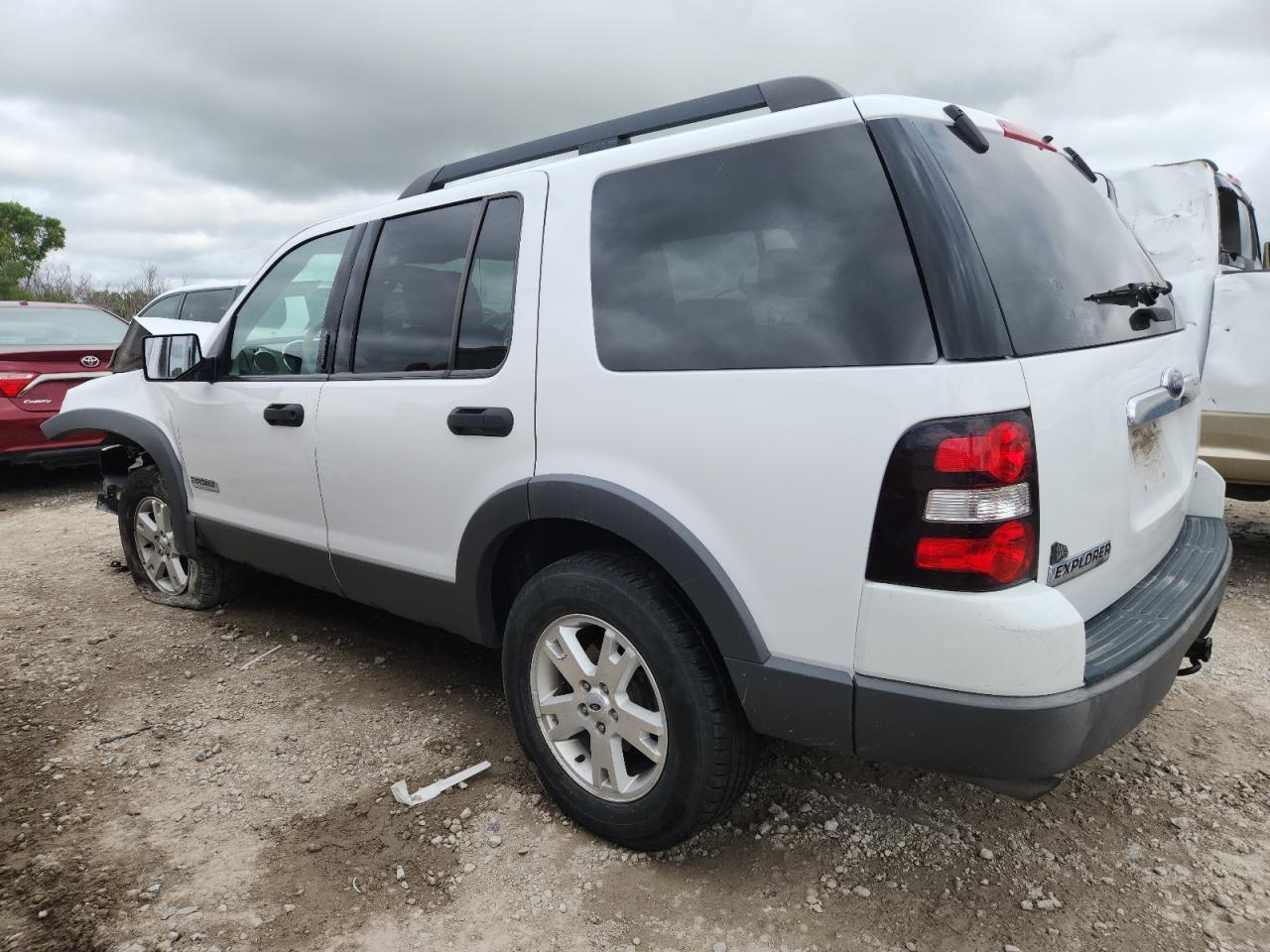2006 Ford Explorer Xlt - Image 2