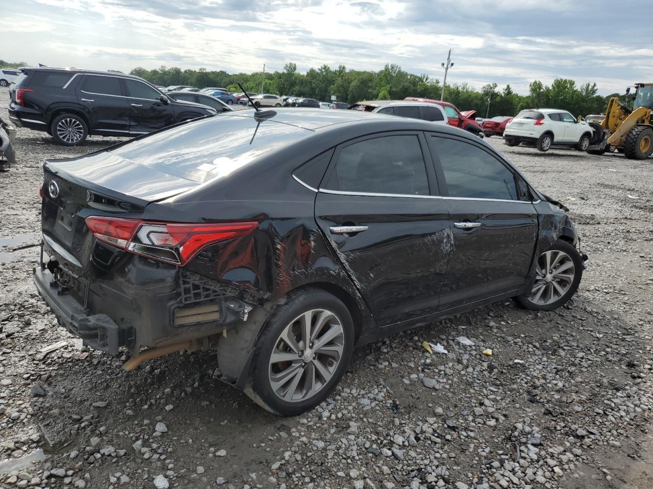 2021 Hyundai Accent Limited - Image 3