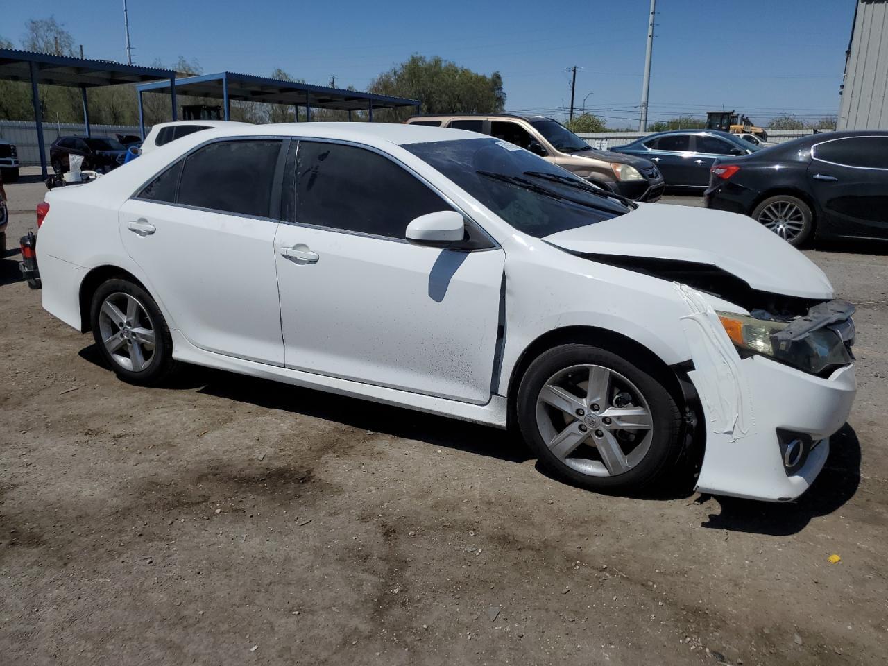 2014 Toyota Camry L - Фото 4