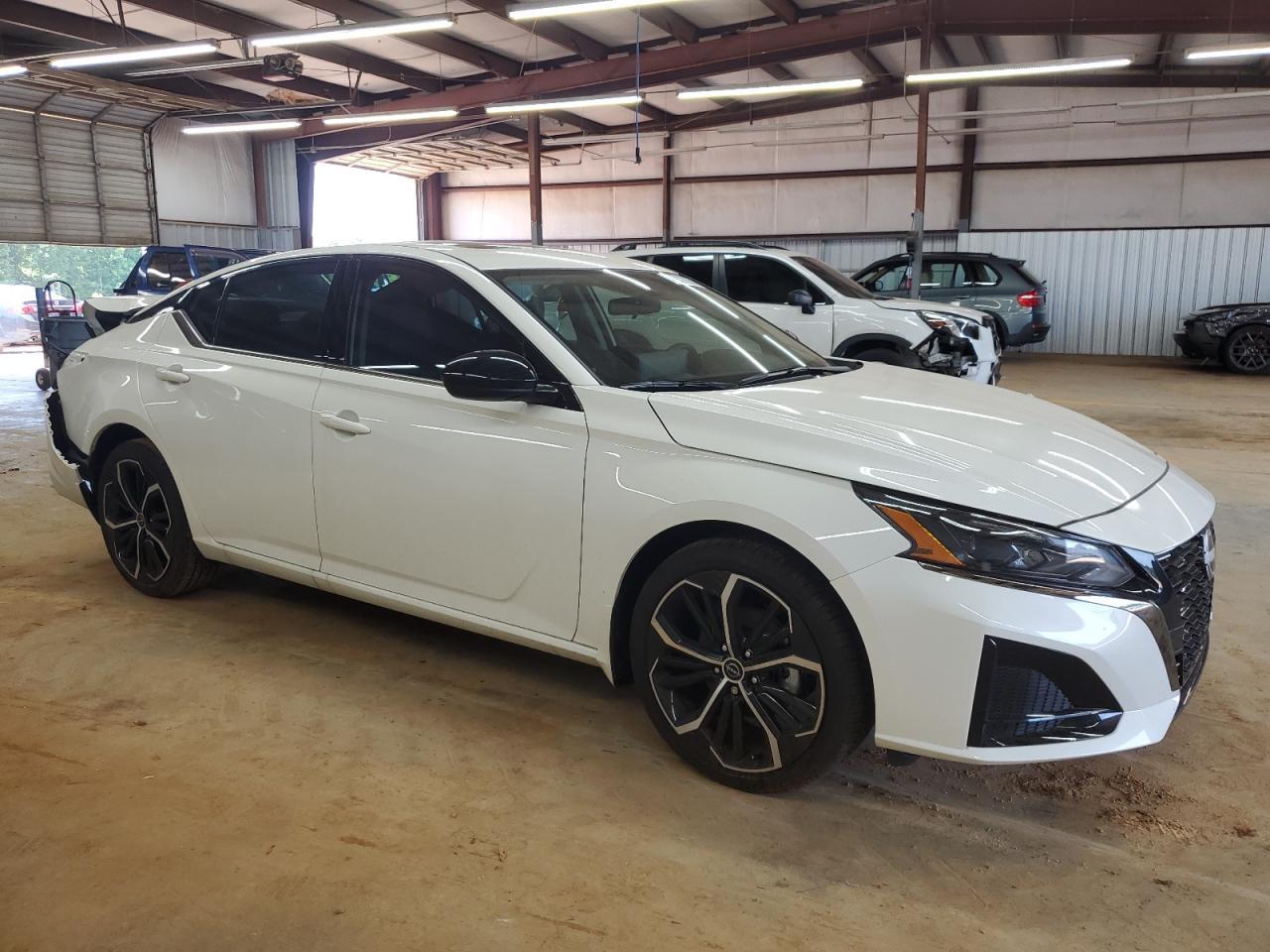 2025 Nissan Altima Sr - Фото 7