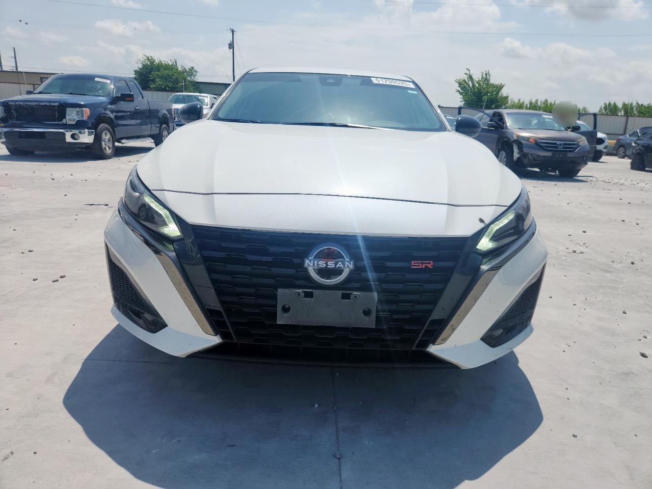 2023 Nissan Altima Sr - Image 5