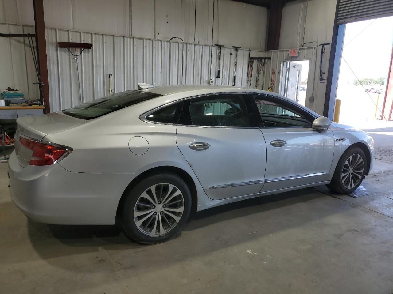 2017 Buick Lacrosse Essence - Image 3