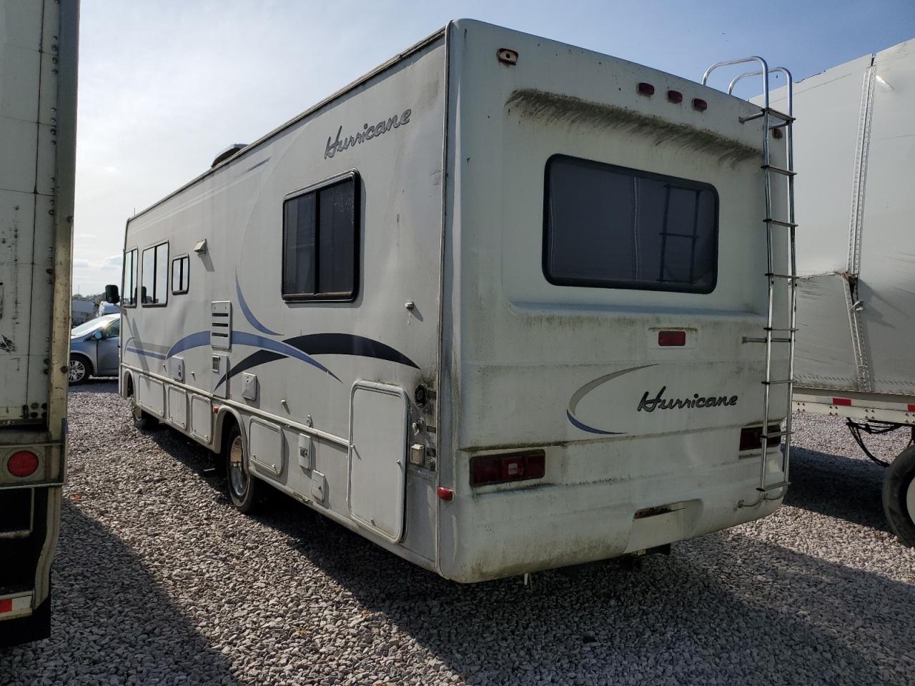 2000 Ford F550 Super Duty Stripped Chassis - Image 3