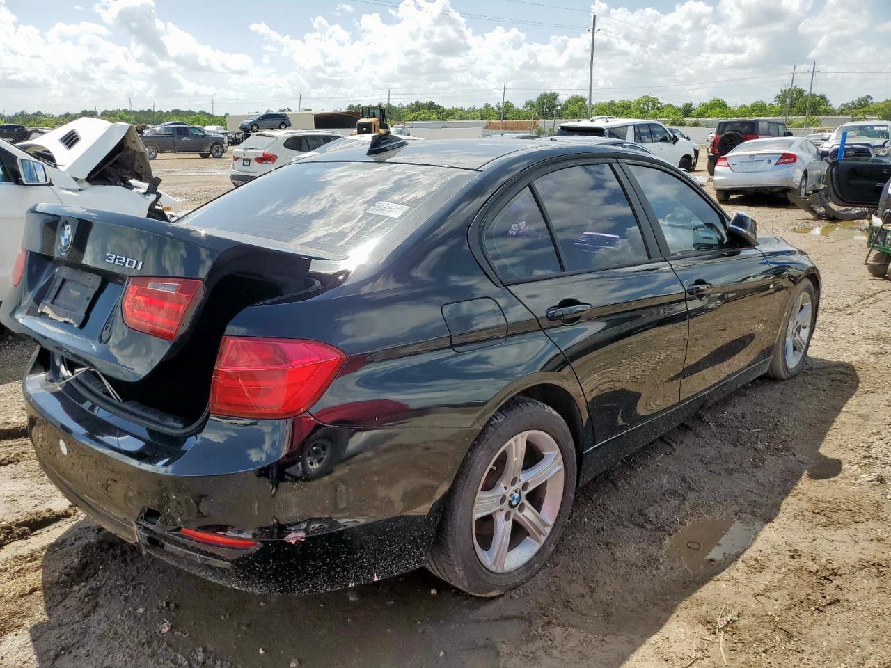 2014 BMW 320 I - Фото 3