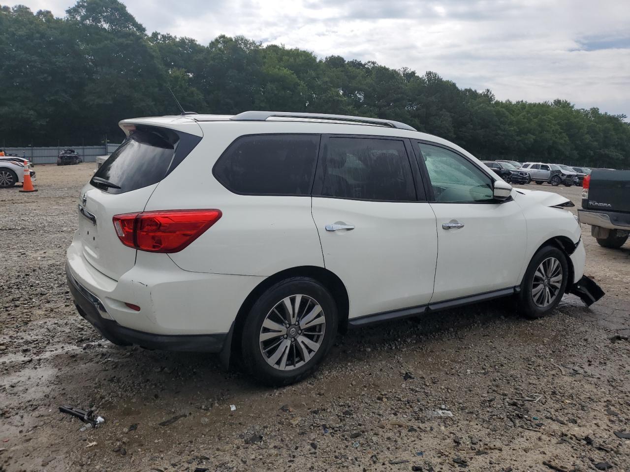 2018 Nissan Pathfinder S - Фото 3