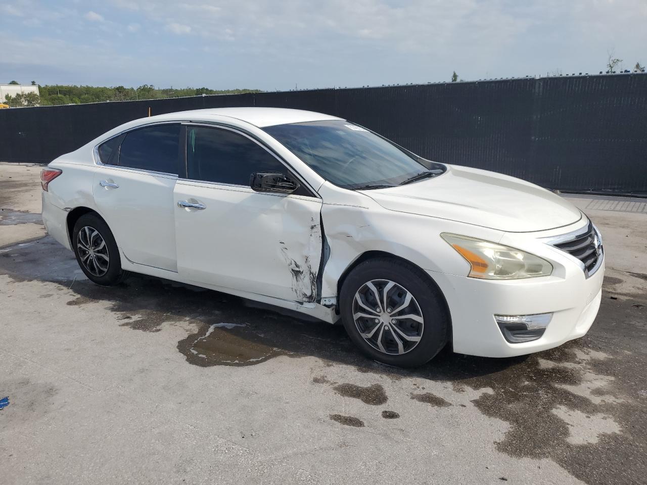 2014 Nissan Altima 2.5 - Image 4