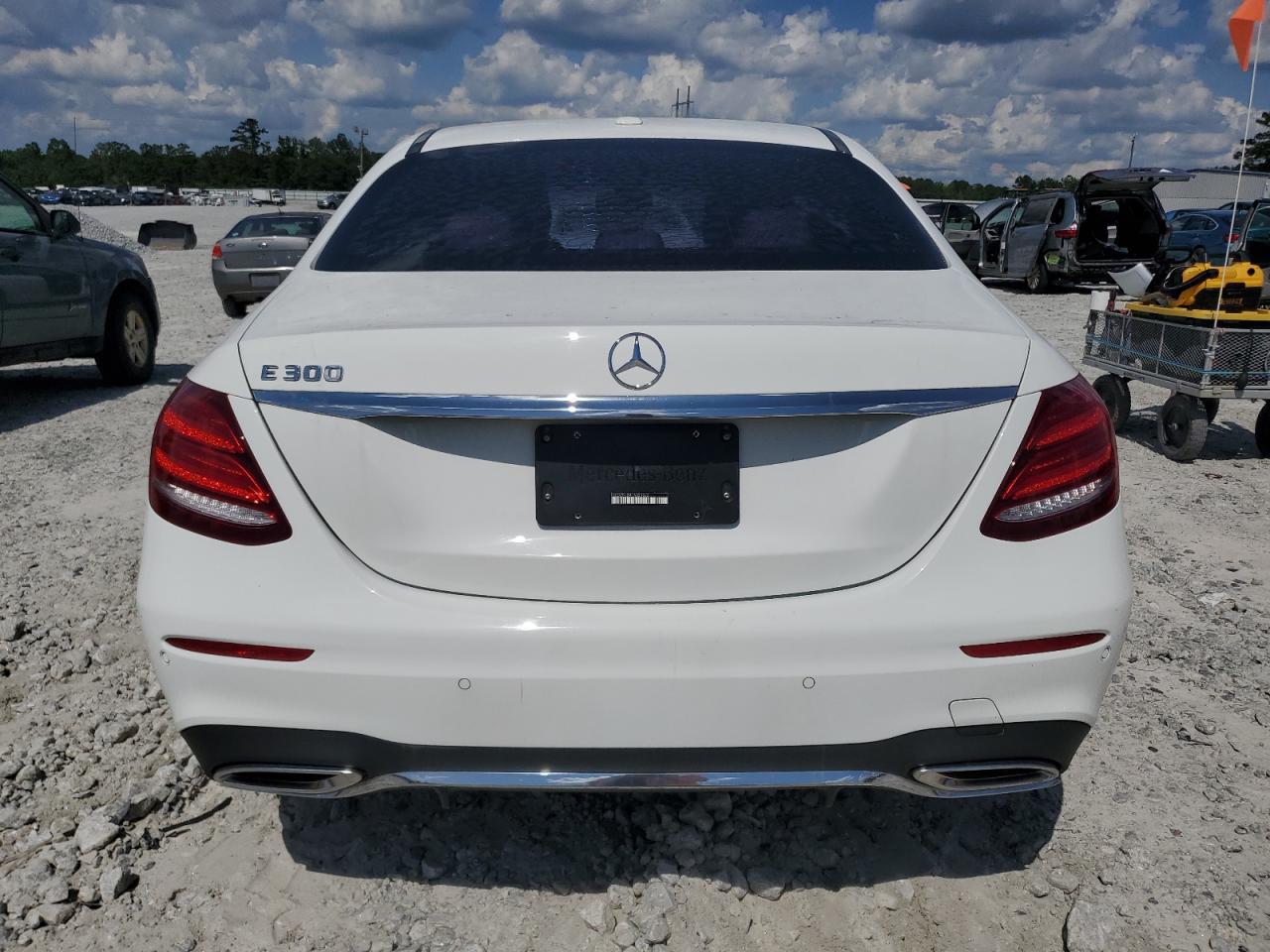 2017 Mercedes-Benz E 300 - Фото 6