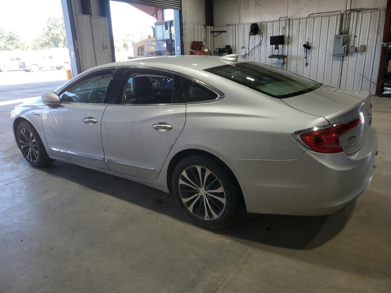 2017 Buick Lacrosse Essence - Image 2