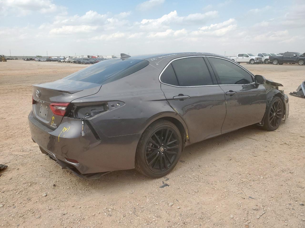 2022 Toyota Camry Xse - Фото 3