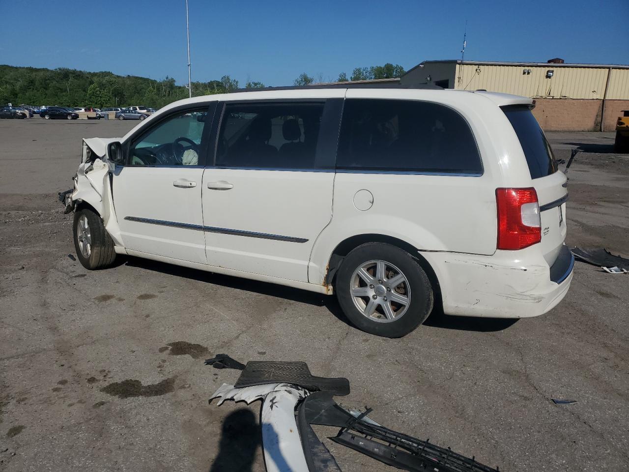 2012 Chrysler Town & Country Touring - Фото 2