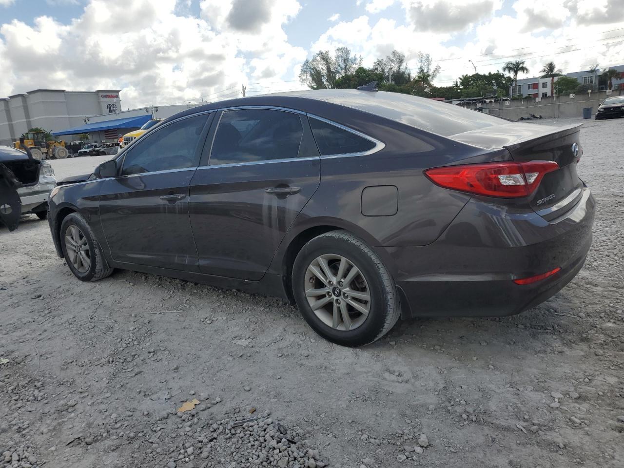 2017 Hyundai Sonata Se - Image 2
