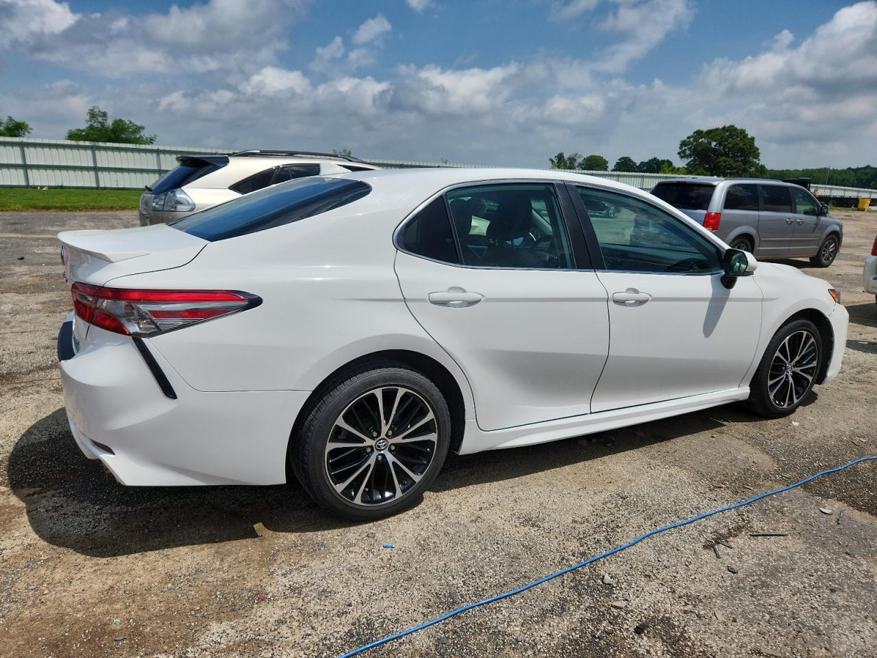 2019 Toyota Camry L - Фото 3