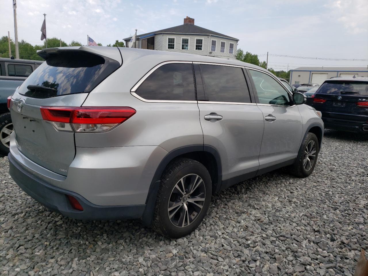2019 Toyota Highlander Le - Image 3